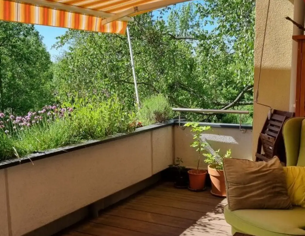 Ruhige Lage, großzügig, 4 Zimmer, Küche, Wintergarten, Terrasse, Parkplatz