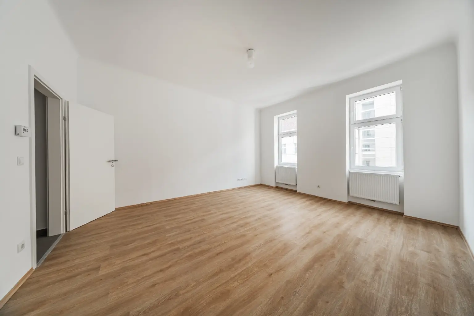 Helle, bezugsfertige 2-Zimmer-Wohnung mit moderner Küche und großem Bad!