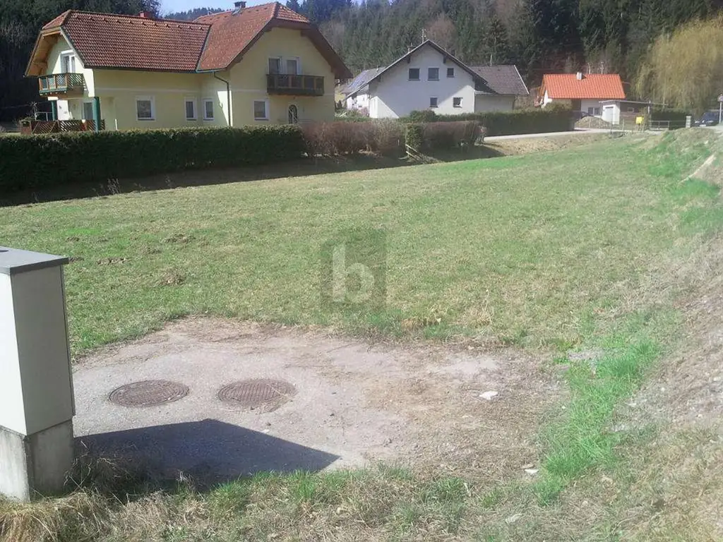 BAUGRUND  IN RUHIGER LAGE