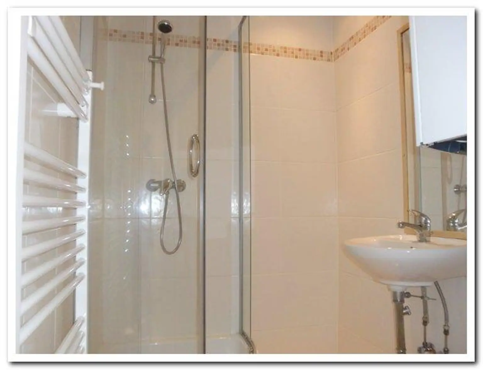 PRIVATVERKAUF: 1190 Wien/bei Nussdorf, Donauinsel: Entzückende Garconniere im 3. Stock mit Balkon