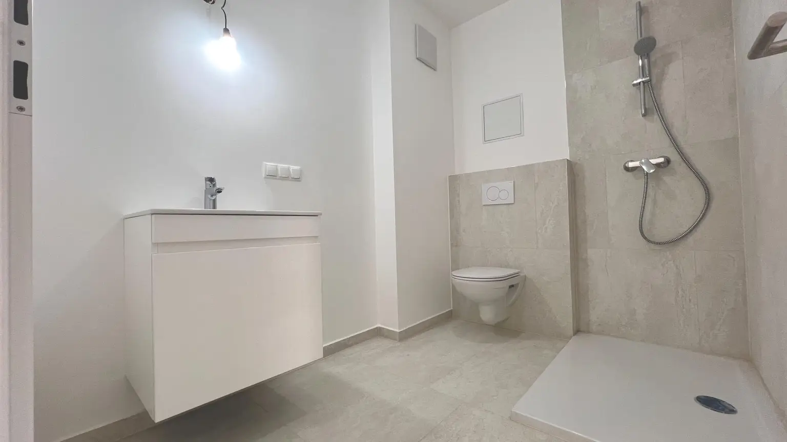 Erstbezug – kompakte 2-Zimmer-Wohnung mit Loggia, Luft-Wärmepumpe & PV-Anlage