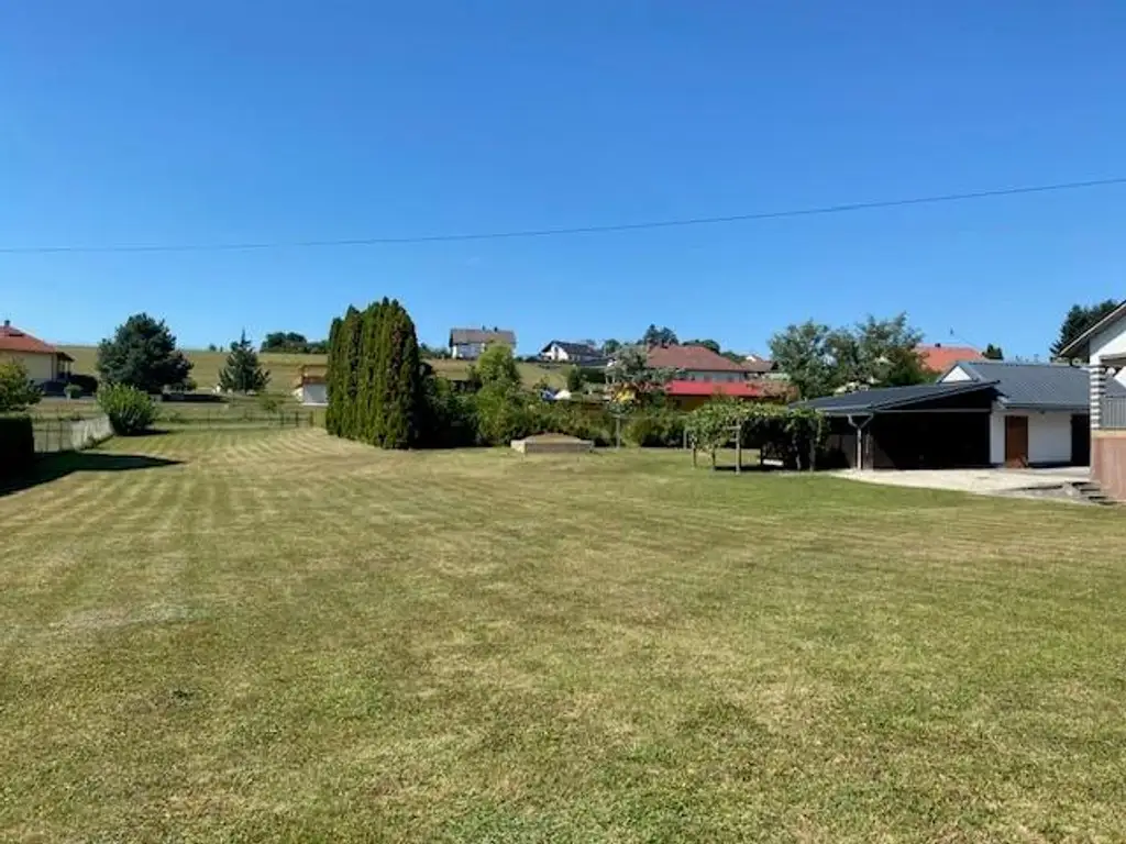 Wohnen & Wertanlage - Einfamilienhaus mit großem Garten/Baugrund in Olbendorf