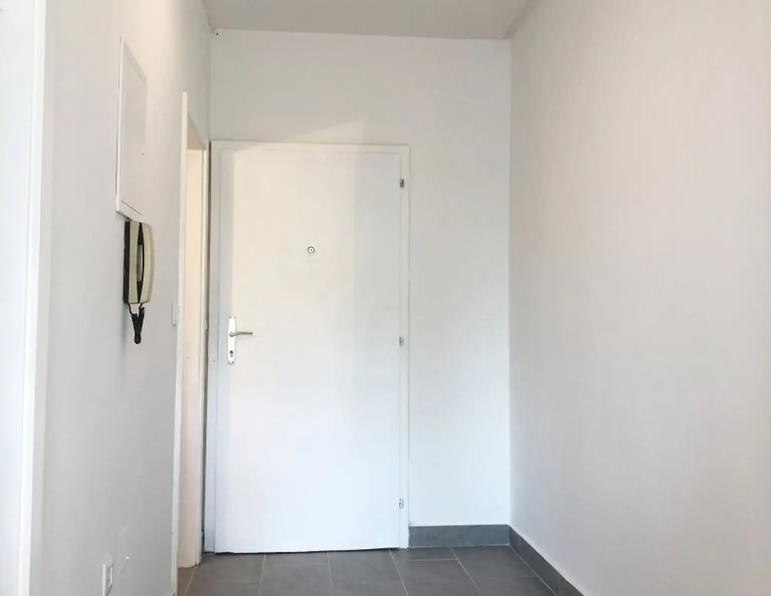TOPLAGE am Hasnerplatz mit Schloßbergblick Wohnung 35 m² 1 Zimmer mit Einbauküche, BALKON und PARKPLATZ PROVISIONSFREI