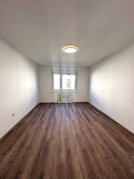 Erstbezug! Sanierte und helle 2 Zimmer Wohnung mit Einbauküche zentral gelegen 1210 Wien
