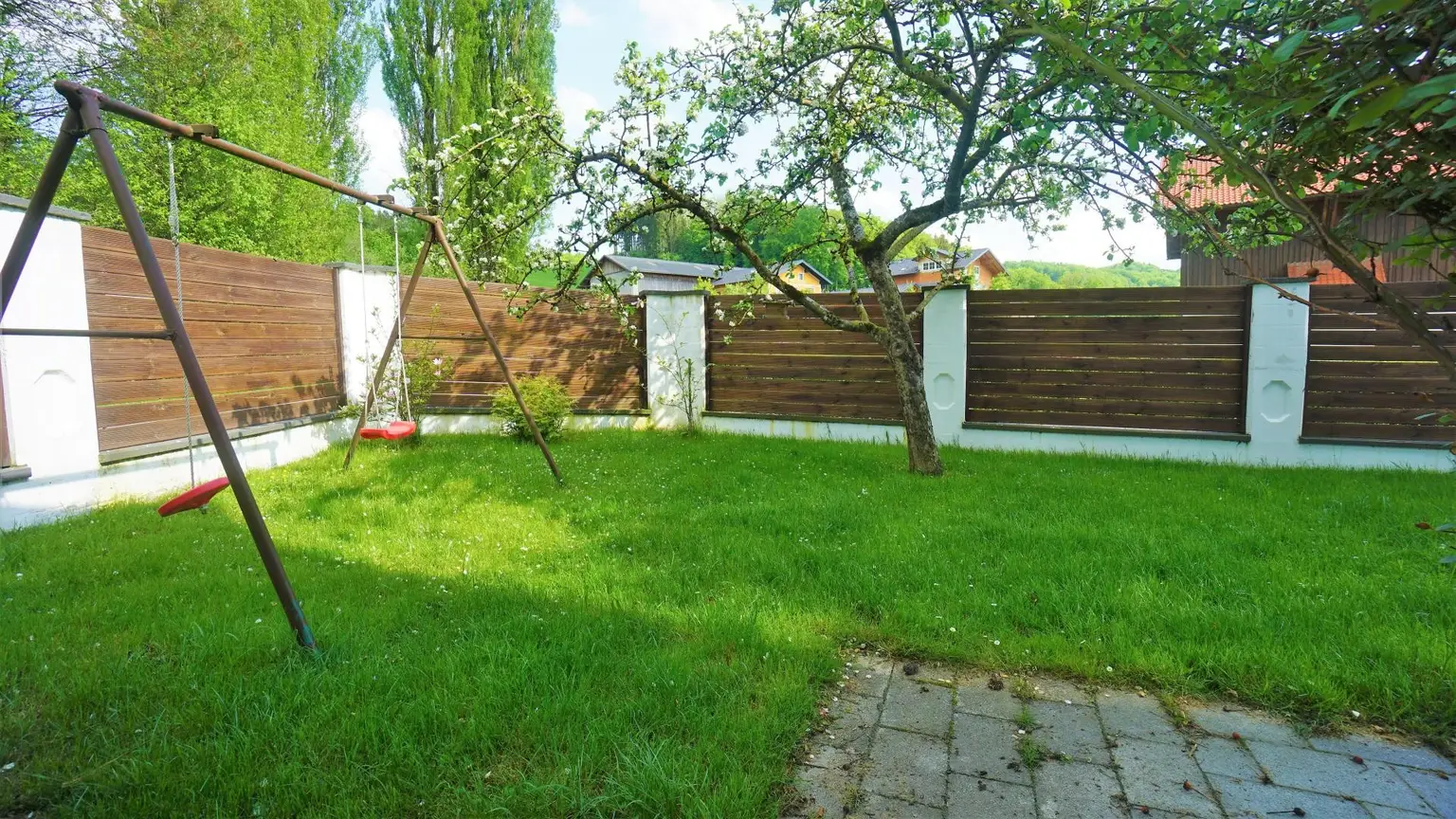 Bauernhaus mit Nebengebäude und Feldern in Durchham