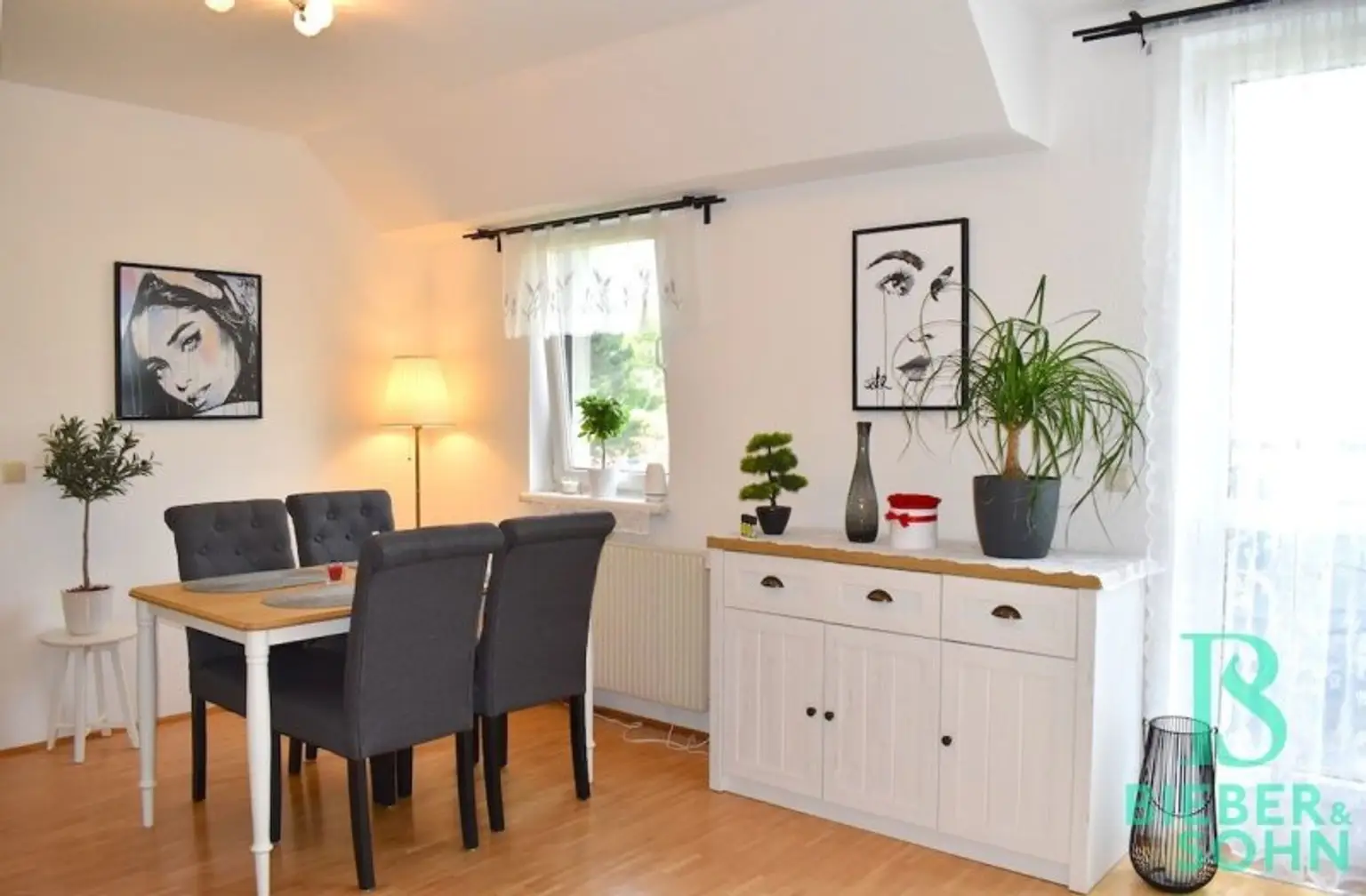 Wohnzimmer möbliert