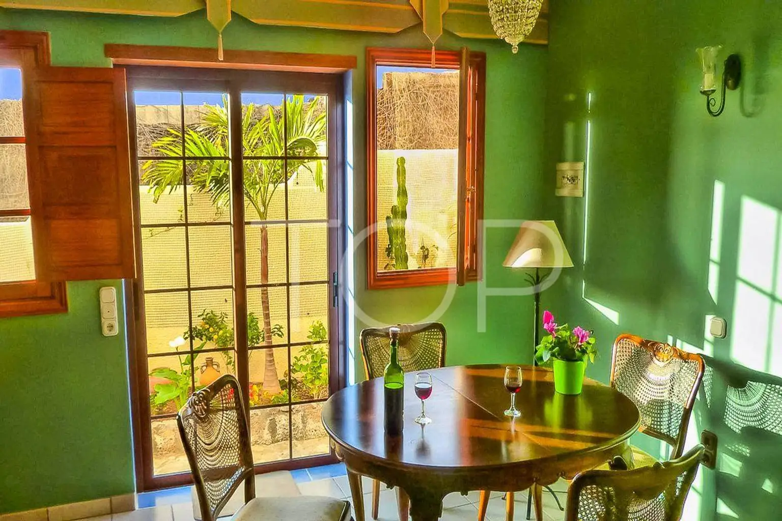 Romántica mansión con seis apartamentos en Costa de Adeje