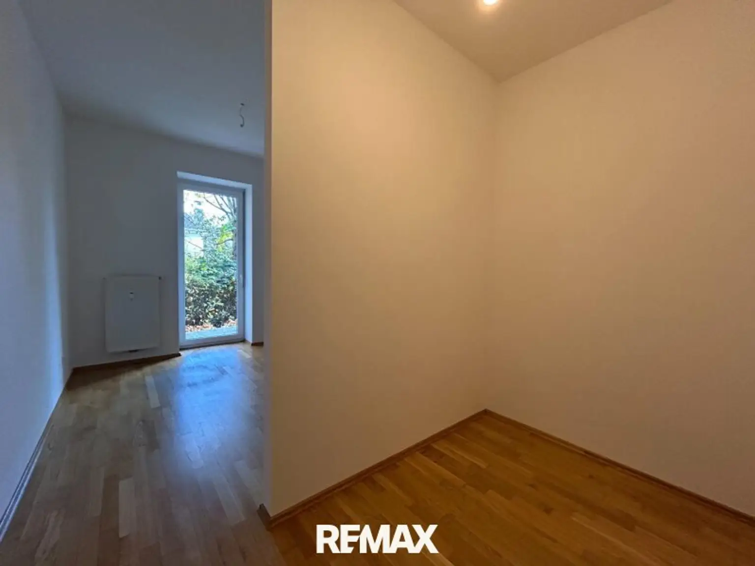 Zimmer mit Schrankraum