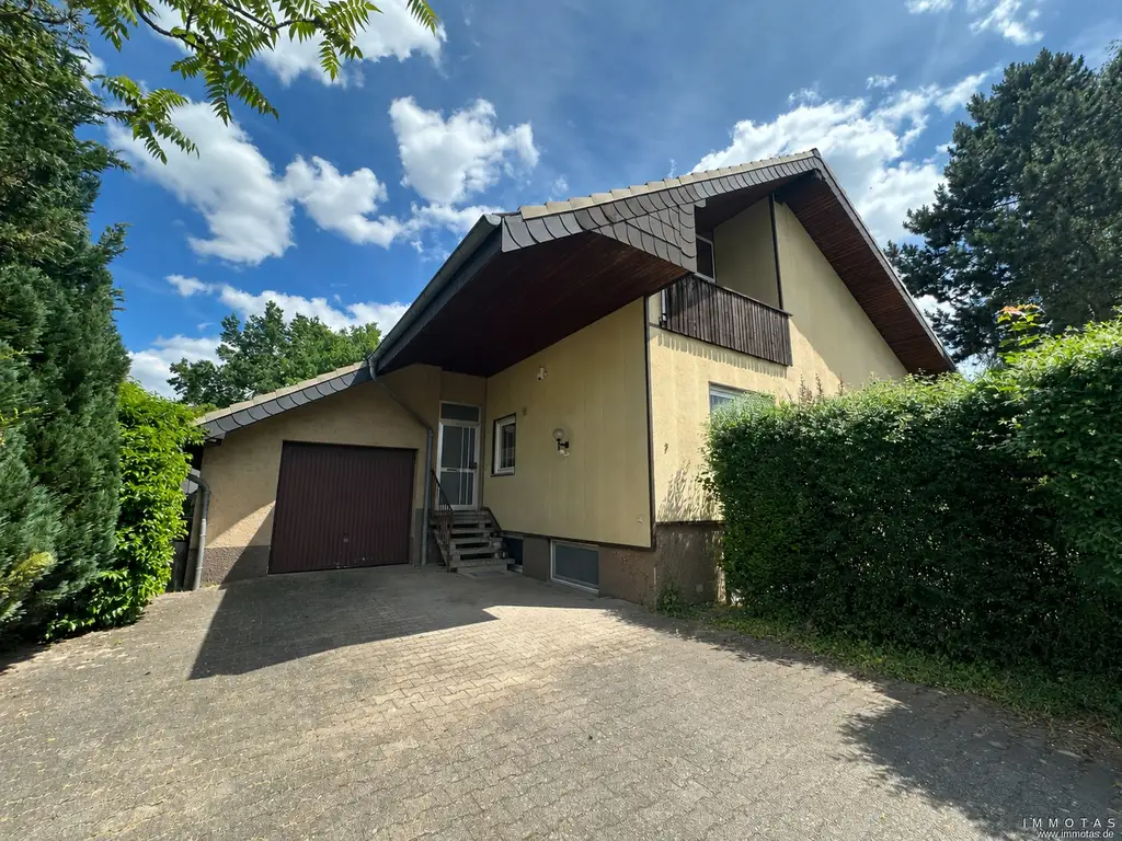 Großzügiges Einfamilienhaus mit Wintergarten, Loggia und großem Garten in ruhiger Lage - unbewohnt