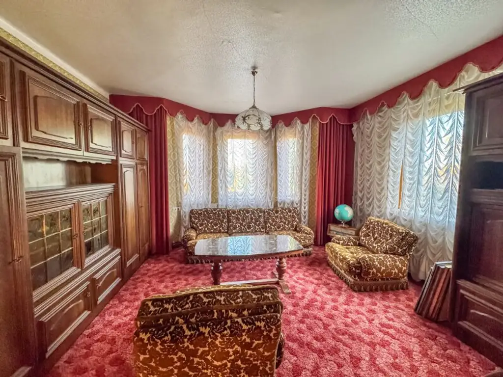 Sanierungsbedürftiges Einfamilienhaus in Pottschach, Nähe Bahnhof: Ihr Sanierungsprojekt mit 556 m2 Garten! 199.000 Euro!