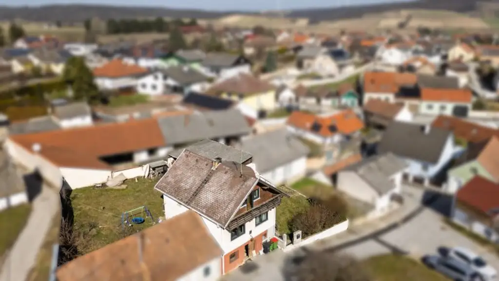 Potentialreiches Haus mit spitzen Weinkellerröhren in Groß-Schweinbarth