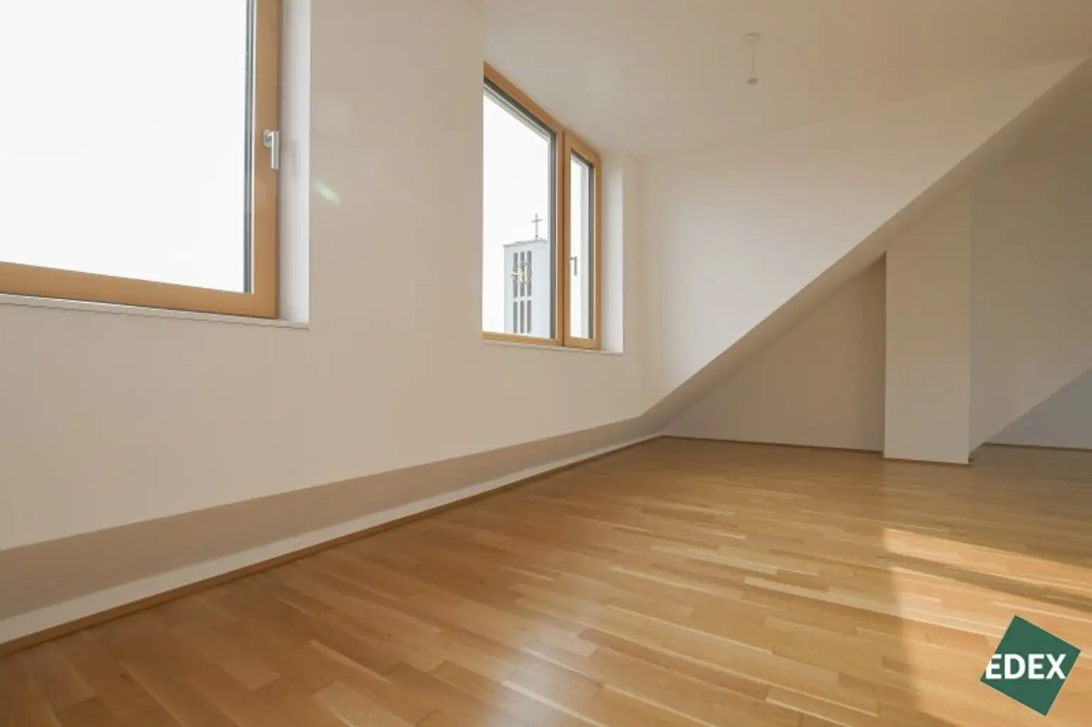 Sandleiten 64 | Klimatisierte 2-Zimmer-Dachgeschosswohnung mit Terrasse in Hofruhelage