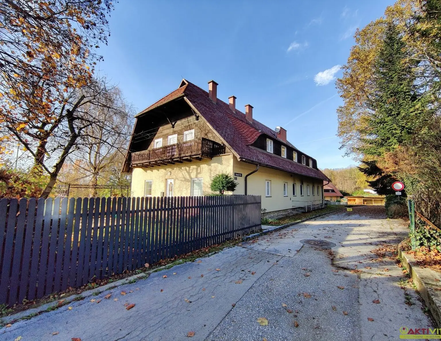 Projektliegenschaft mit großem Sanierungs- und Baupotential. - Nahe dem Flughafen. - Über 6.000 m² Bauland. - Vielfältiges Potential.