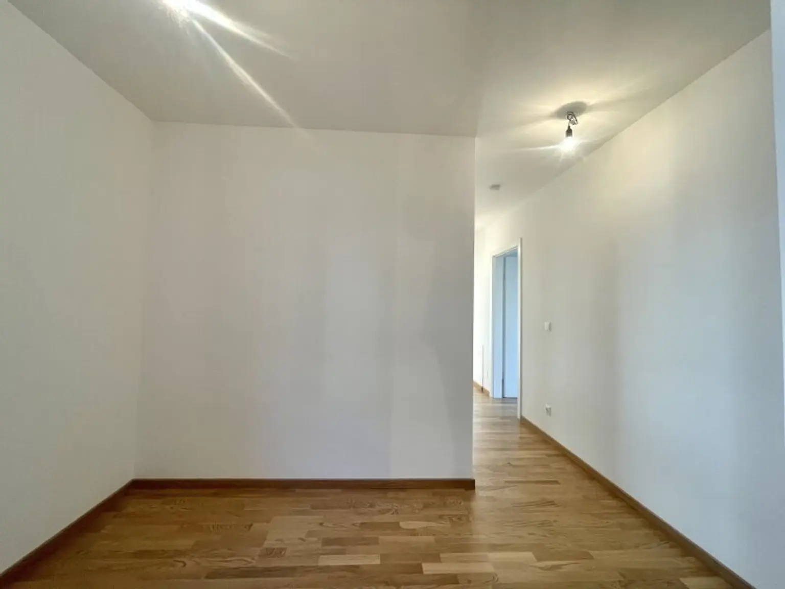 Erstbezug! Neubau-Reihenhaus mit Terrasse, Dachterrasse, Loggien & Garten (auch für Anleger)