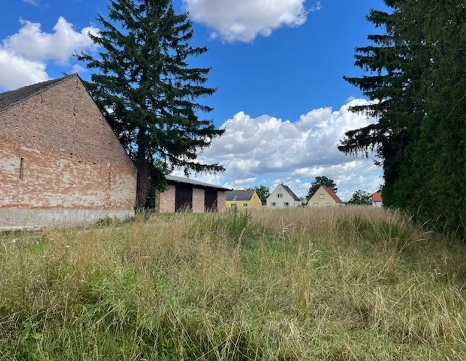Eckgrundstück, Bauland Wohnen und Bauland Agrar