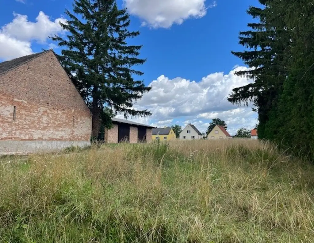 Eckgrundstück, Bauland Wohnen und Bauland Agrar