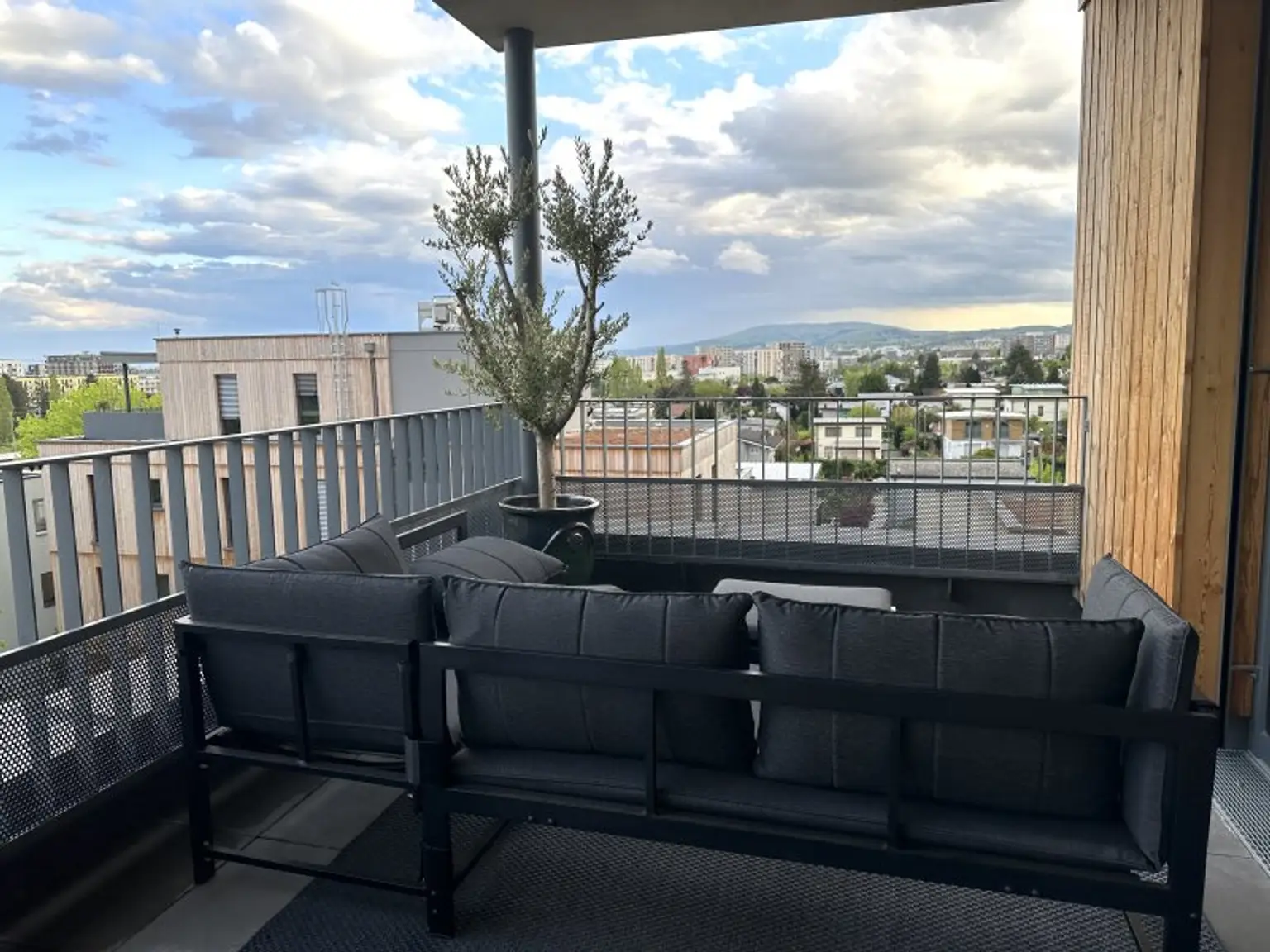 Wunderschöne & vollmöblierte 2-Zimmerwohnung in absoluter Ruhelage mit schönem Ausblick von großer Terrasse - en suite Badezimmer inklusive