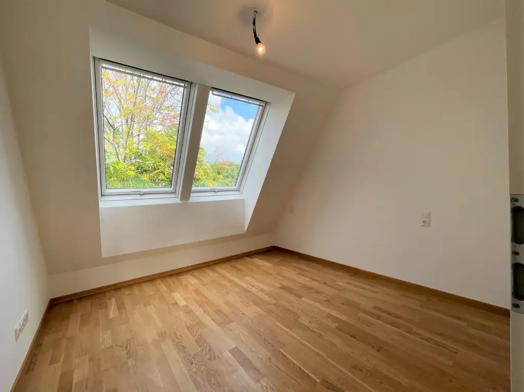 DACHGESCHOSS-Traum in Döbling: 3 Zimmer, sehr große Dachterrasse mit Ausblick, Balkon, 2 Loggien, Klimaanlage, Lift, Top-Ausstattung