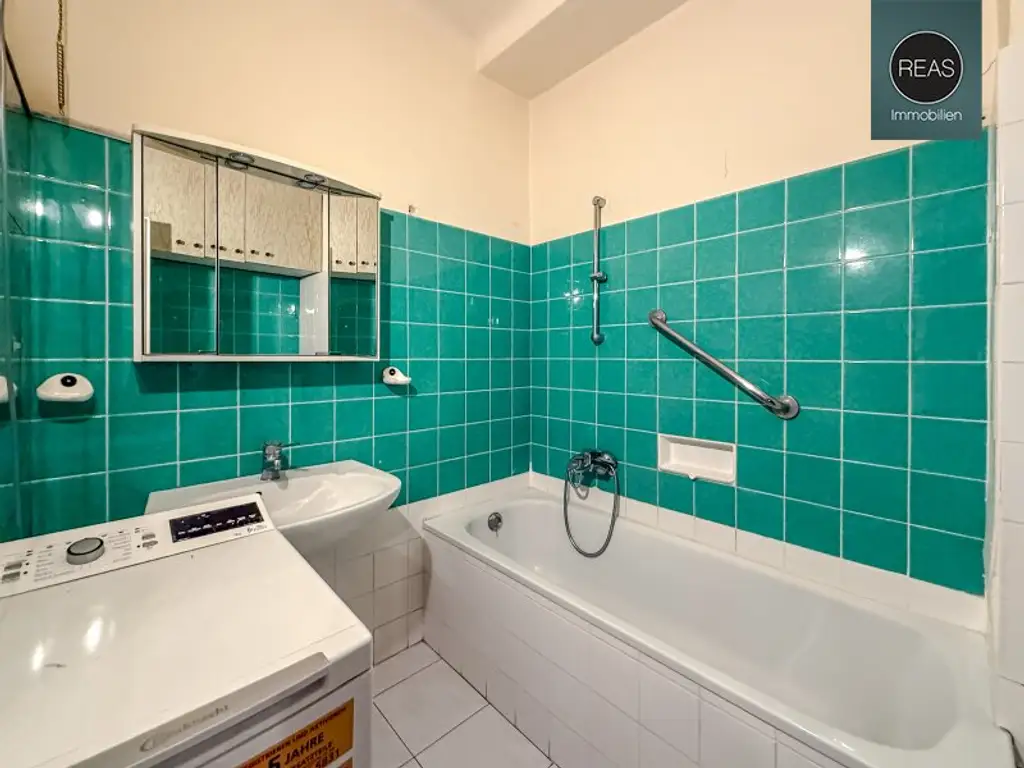 Wohnungspaket in Top-Innenstadtlage! 2 nebeneinander liegende Wohnungen mit 2 Loggien, neuen Fenstern und unverbautem Traumblick!