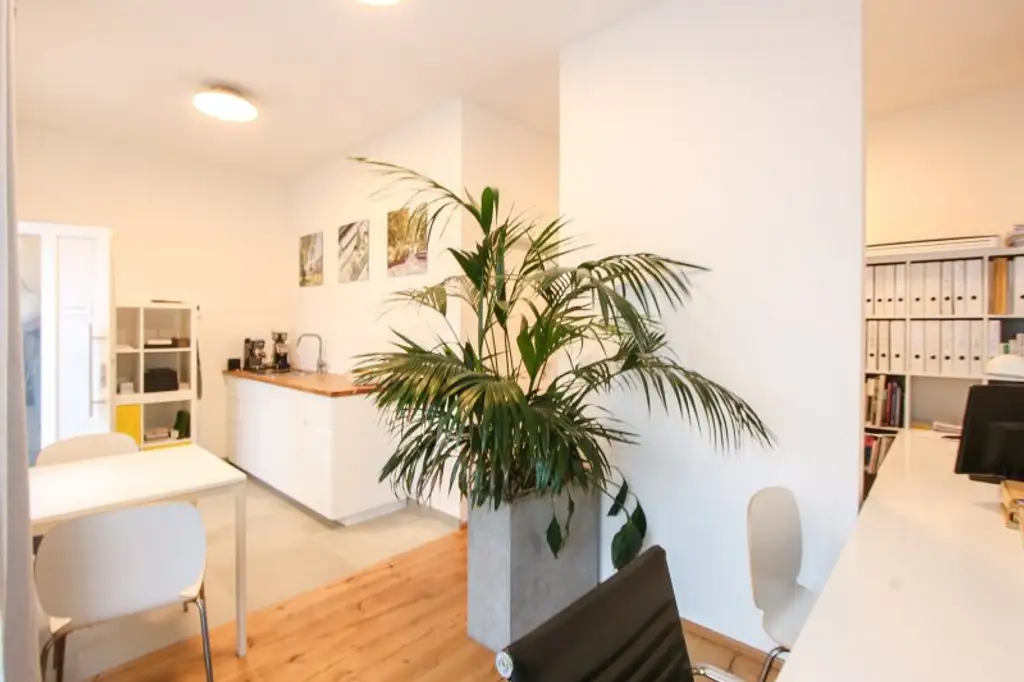 Extravagantes Atelier, Büro oder Mini Apartment mit Innenhof-Terrasse in absoluter Ruhelage! (vermietet bis 31.08.2027)