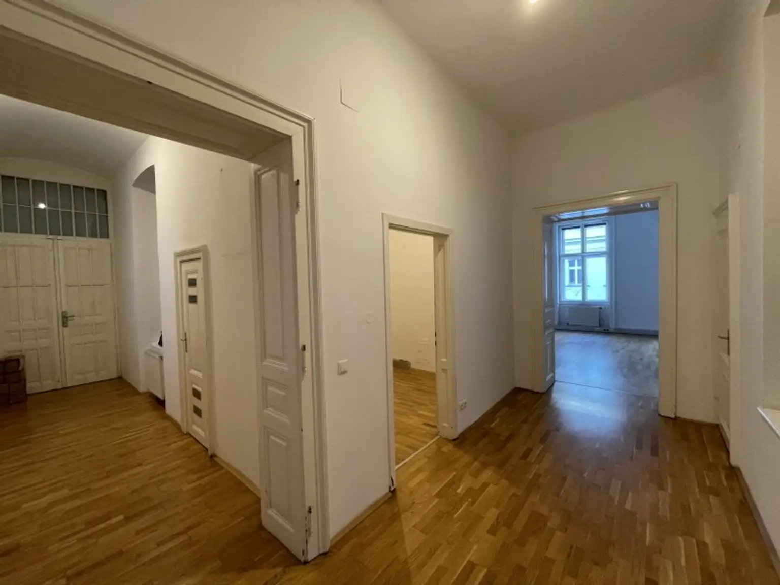 4-ZIMMER-BÜRO IN PALAIS BEIM STADTPARK/U4!