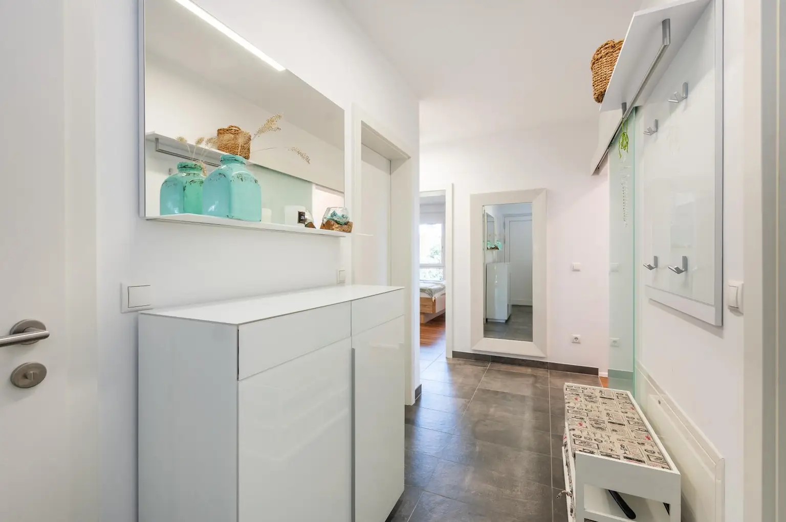 3-Zimmer-Dachterrassentraum inklusive 2 Carports