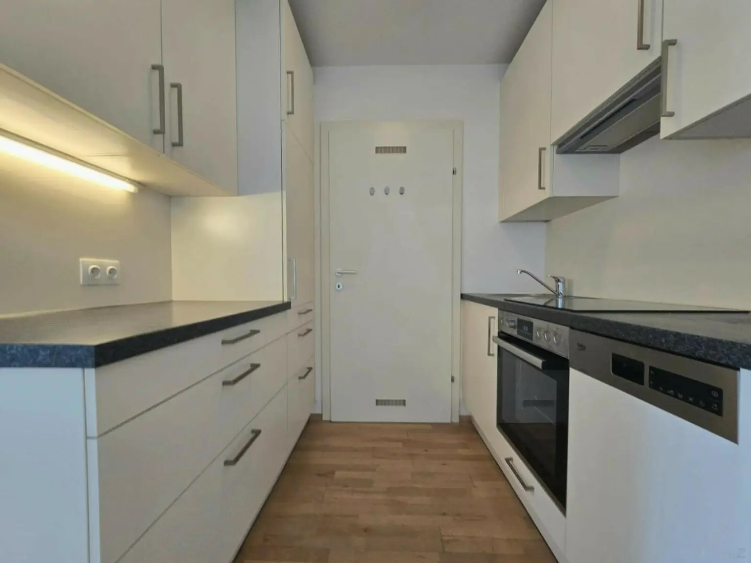 Moderne 2 Wohnung mit großem Balkon und Tiefgaragenplatz - ab sofort - Eggenberg!