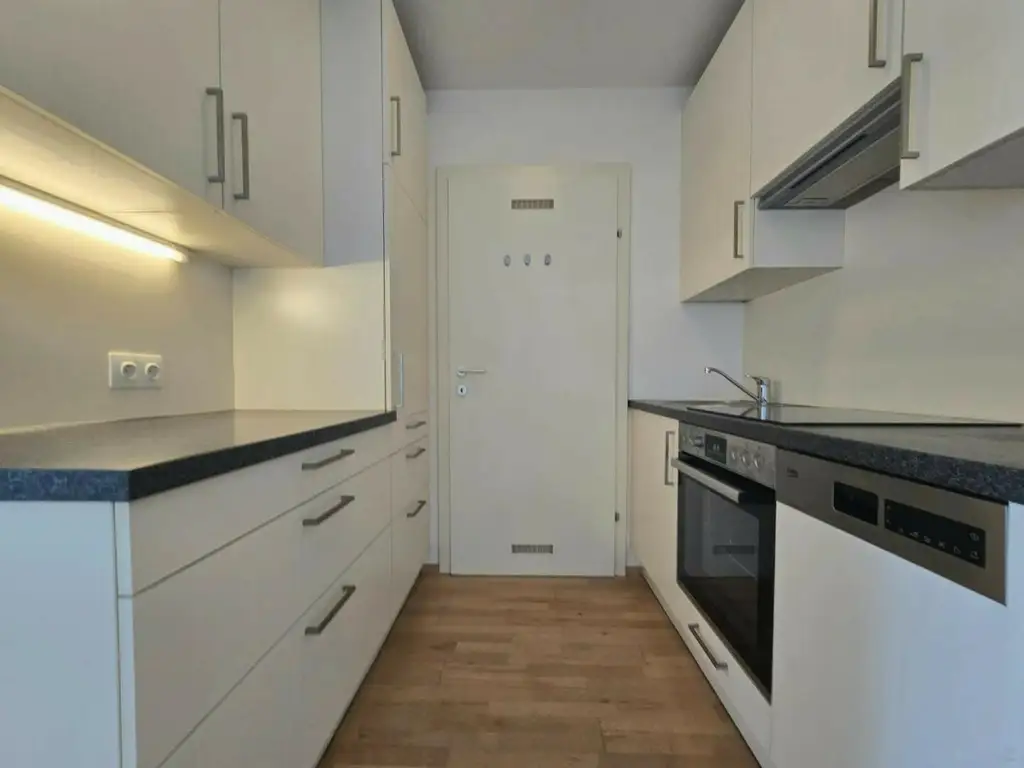Moderne 2 Wohnung mit großem Balkon und Tiefgaragenplatz - ab sofort - Eggenberg!