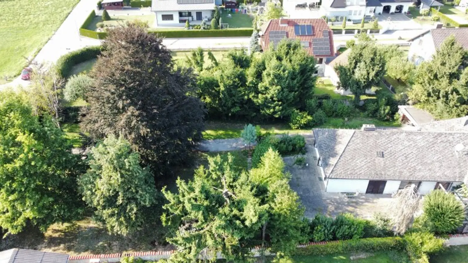 Sanierungsbedürftiger Bungalow in Ruhelage