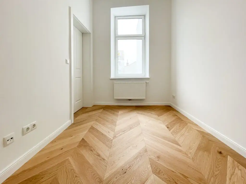 NÄHE U3/U6 WESTBAHNHOF: generalsanierte 2-Zimmerwohnung mit hofseitigem Schlafzimmer und neuer Küche