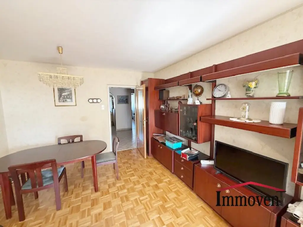 Helle 3-Zimmerwohnung mit Loggia und Parkplatz!