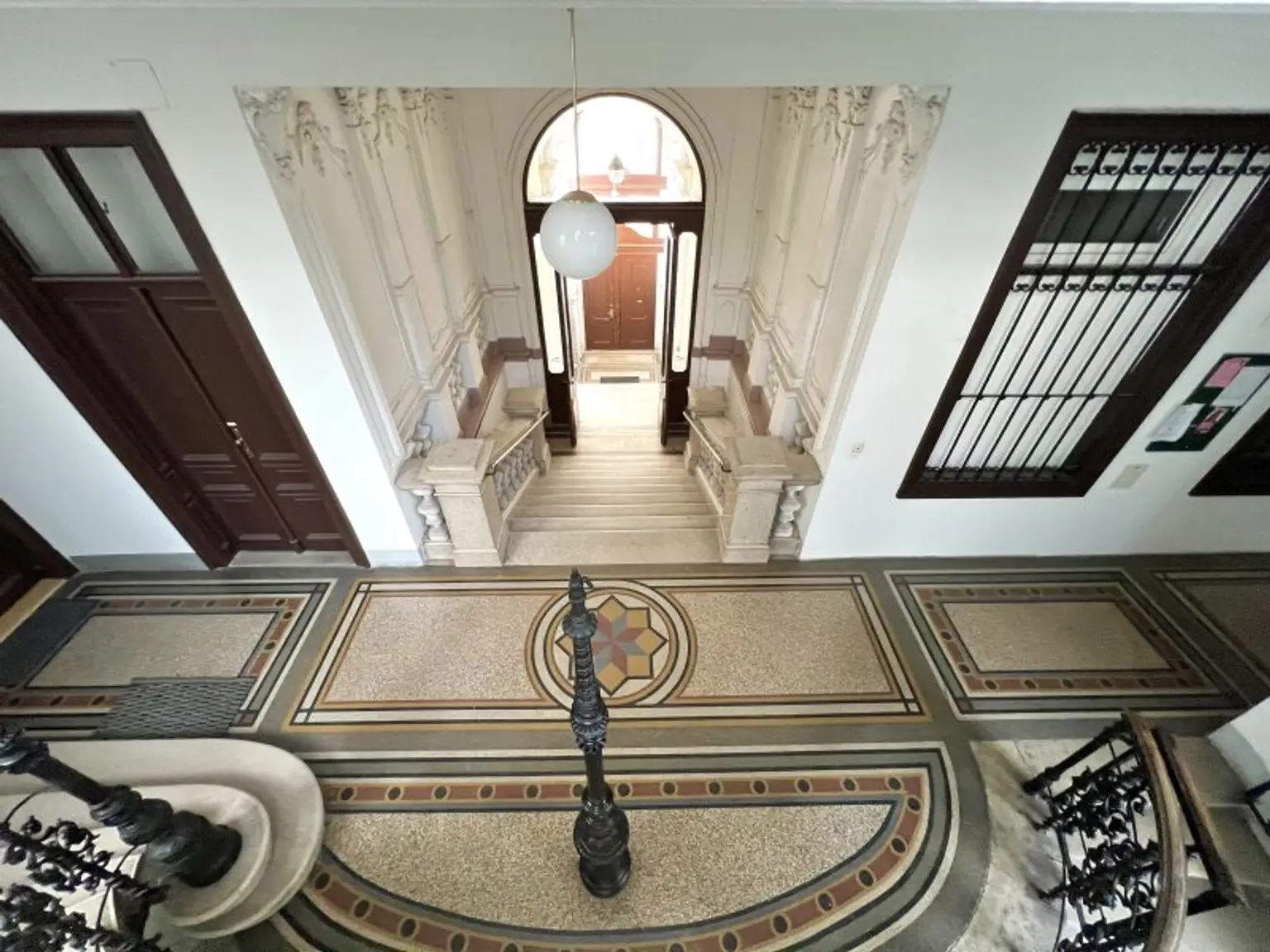 Hier bleiben keine Wünsche offen - Exklusive Maisonette mit 44m² Terrasse nahe Naschmarkt zu mieten!