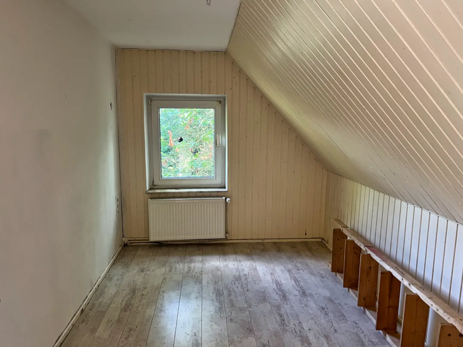 Auf großem Grundstück! Gemütliches EFH für Ihre Familie!