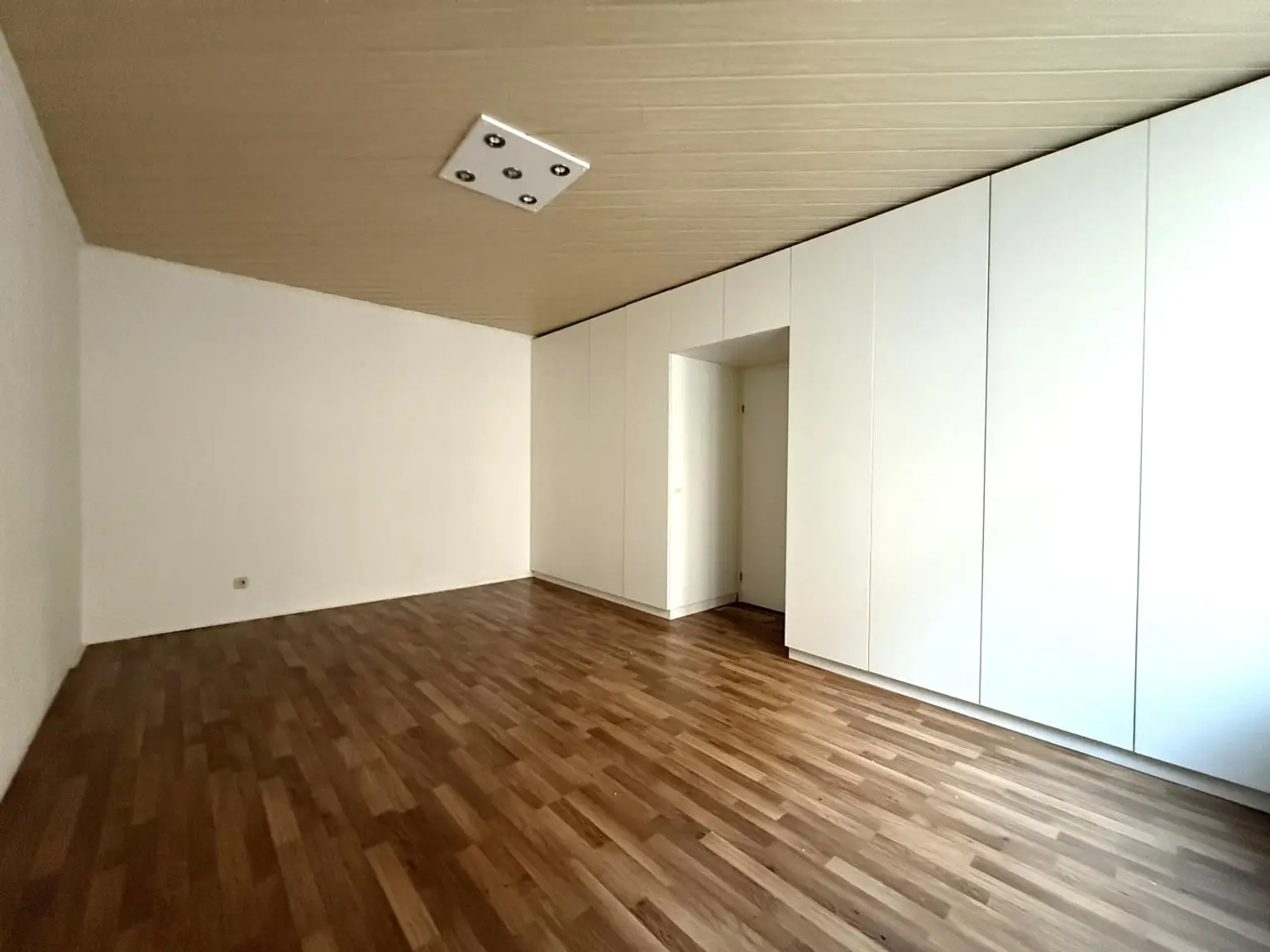 " 2,5-Zimmer mit Homeoffice-Möglichkeit und Top-Infrastruktur "