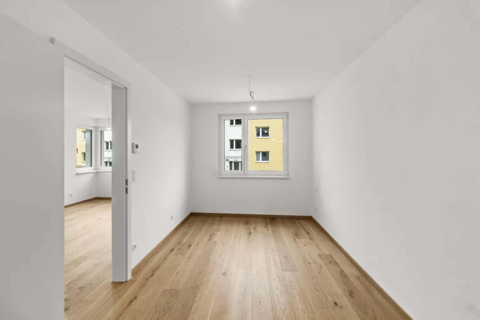J | ++ NEU ++ EXKLUSIVE VIER Zimmer mit BALKON - Beste Lage! | Prima Service Immobilien