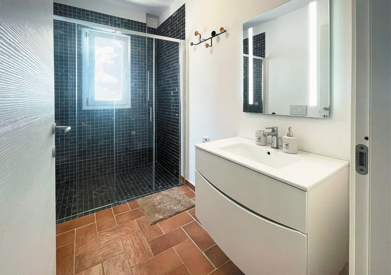 Traumwohnung am Meer in Sardinien – Terrasse & Privatparkplatz inklusive