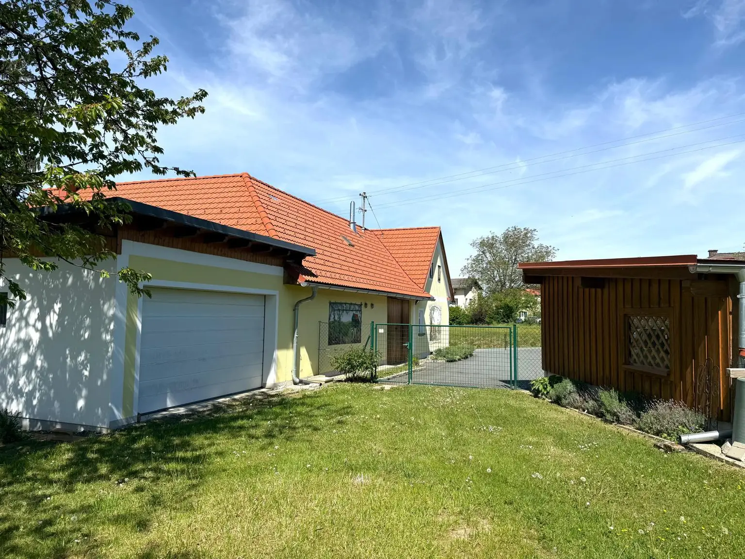 Garage und Carports