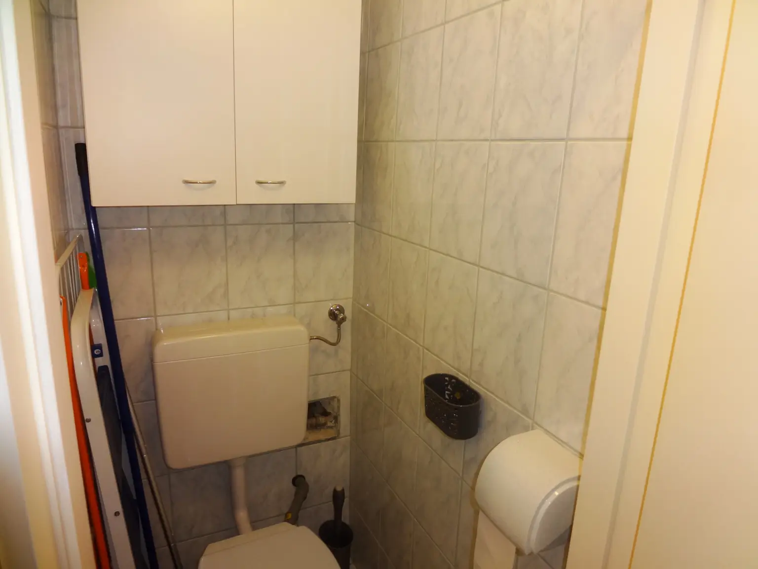 separates WC