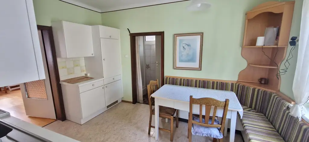 Kleines, sanierungsbedürftiges Haus in ruhiger Lage mit vielseitig nutzbarem Nebengebäude