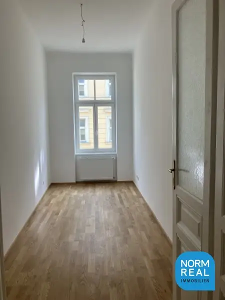 Elegante 4 Zimmer Erker Altbauwohnung