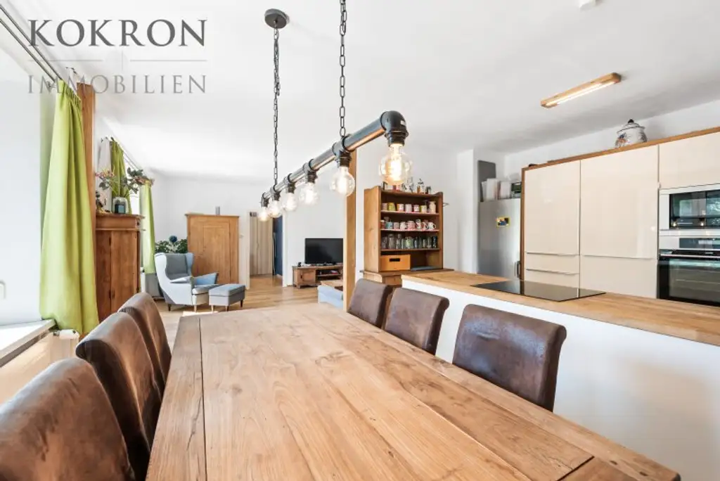 Mitten in der Natur! Willkommen in Ihrem neuen Zuhause, mit viel Freifläche, Pool und Raum für Ihre Ideen.
