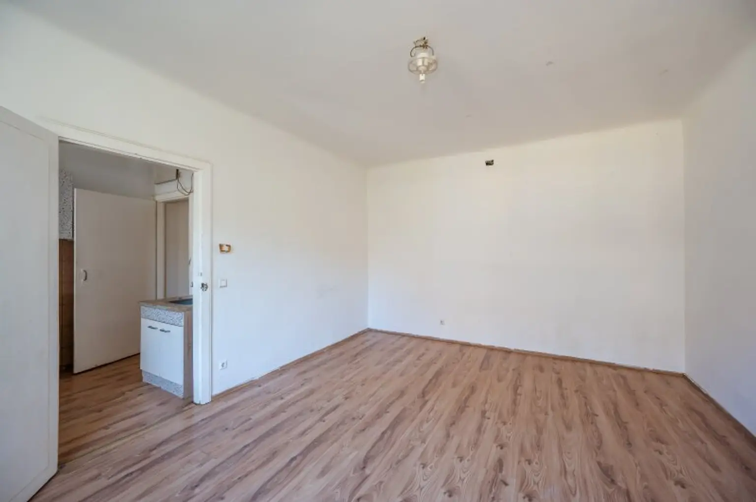 ++NEU++ 2-Zimmer Altbau-Wohnung zum Sanieren – entfalten Sie Ihr Wohntraum-Potenzial!