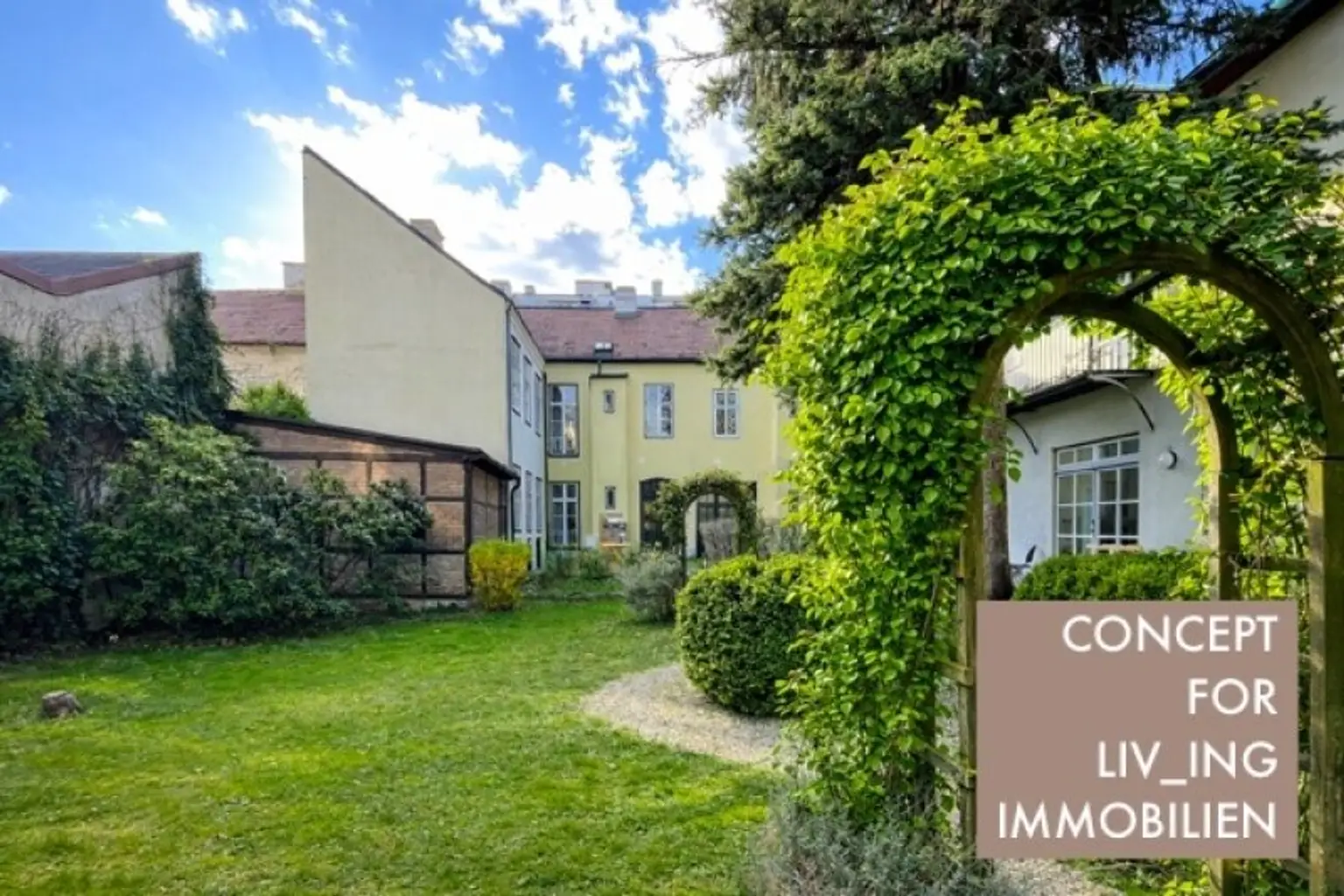 4 Zimmer Altbauflair in Altwiener Fuhrwerkerhaus. 88m2. Idyllischer Allgemeingarten. Sanierungsbedarf. Nahe Schloss Schönbrunn &Hietzing.