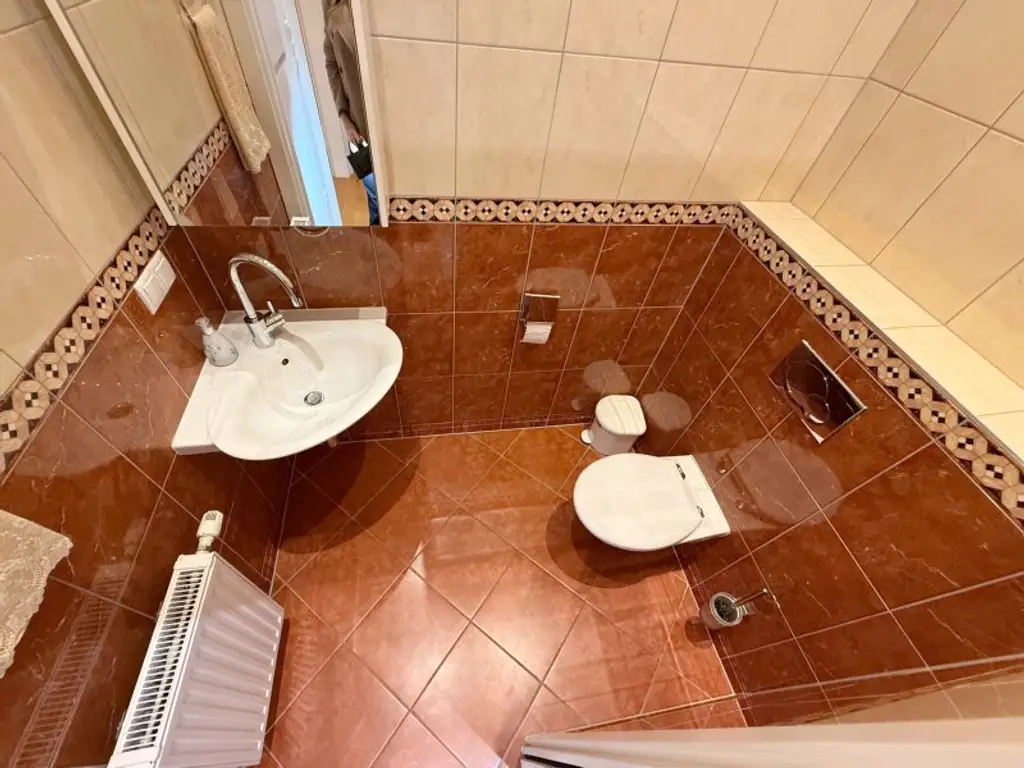 Fully furnished apartment - within walking distance to the 1st district, also available for short-term rentals.