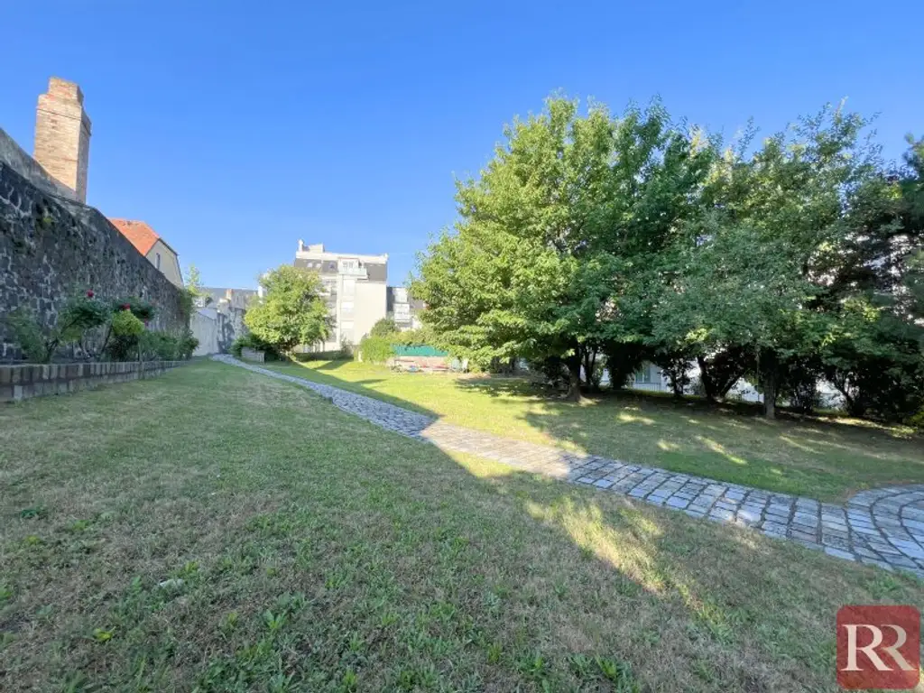 Gartenresidenz mit Pool im Herzen von Klosterneuburg