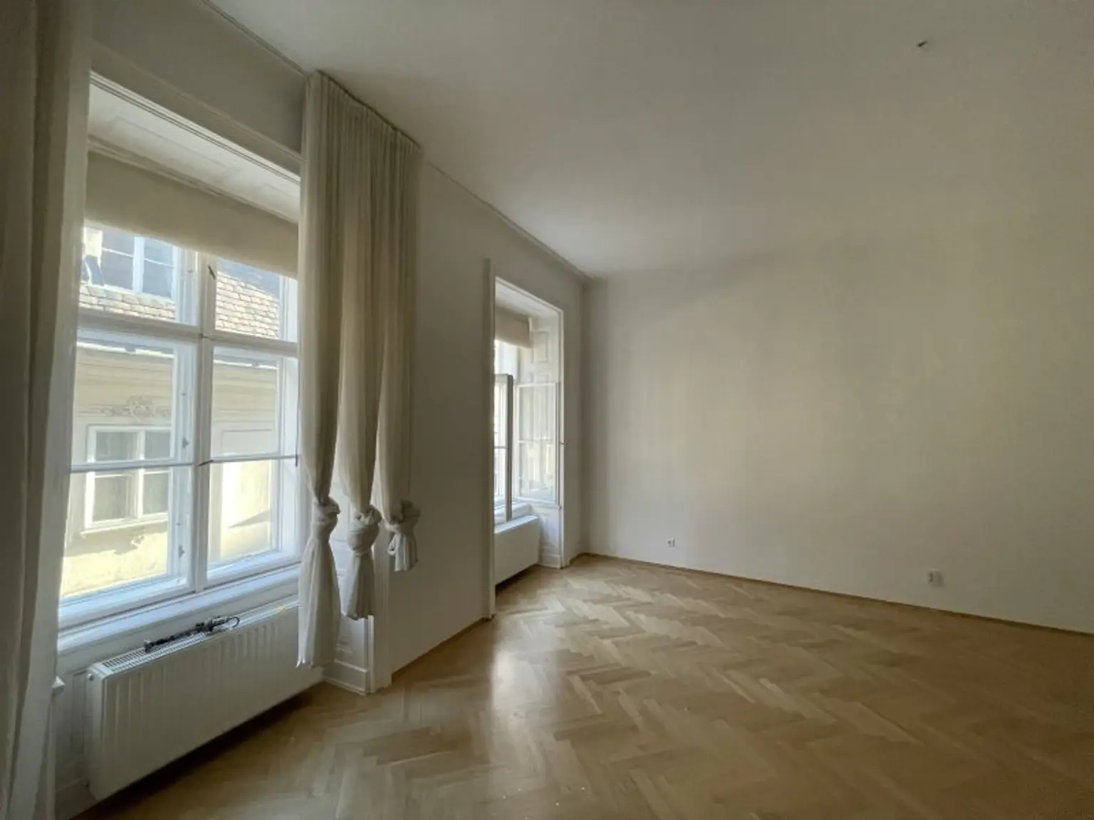 162 m² LUXURIÖSER ALTBAU -- GENERALSANIERT -- NEBEN GRABEN -- UNBEFRISTET!
