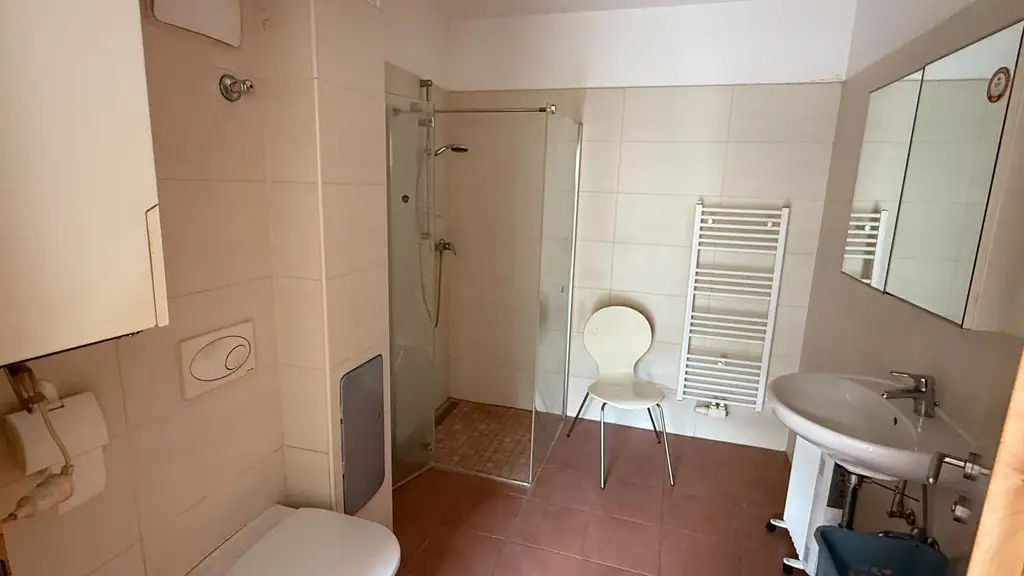 Großzügige Garconniere mit Küche in ruhiger Lage