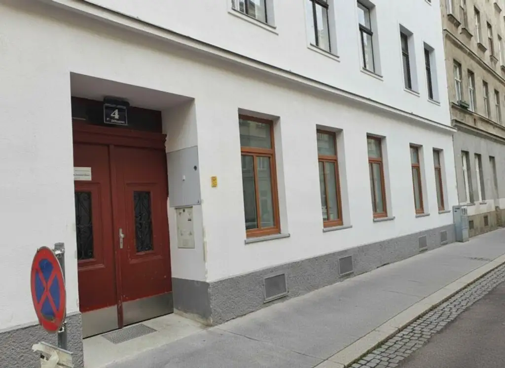 Unsanierte EG Wohnung 4 Zimmer - Nähe U1/Messe/WU