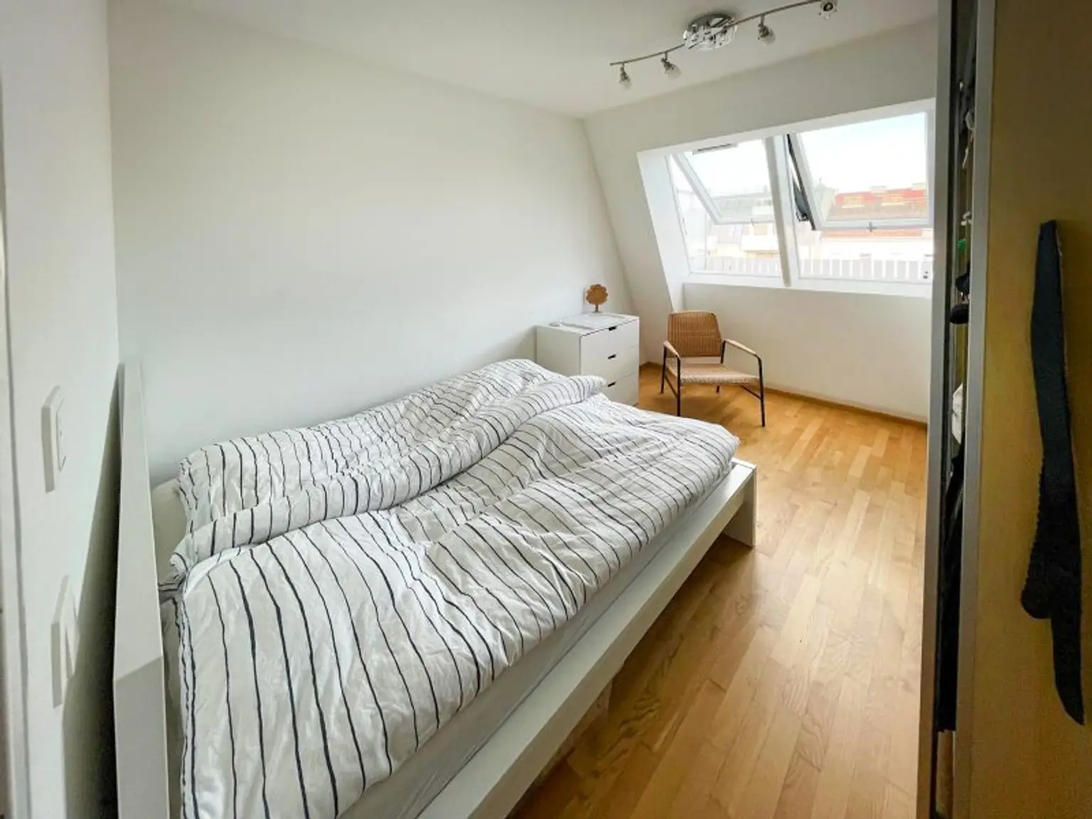 Gepflegte Dachgeschoßwohnung nahe Wilhelminenberg