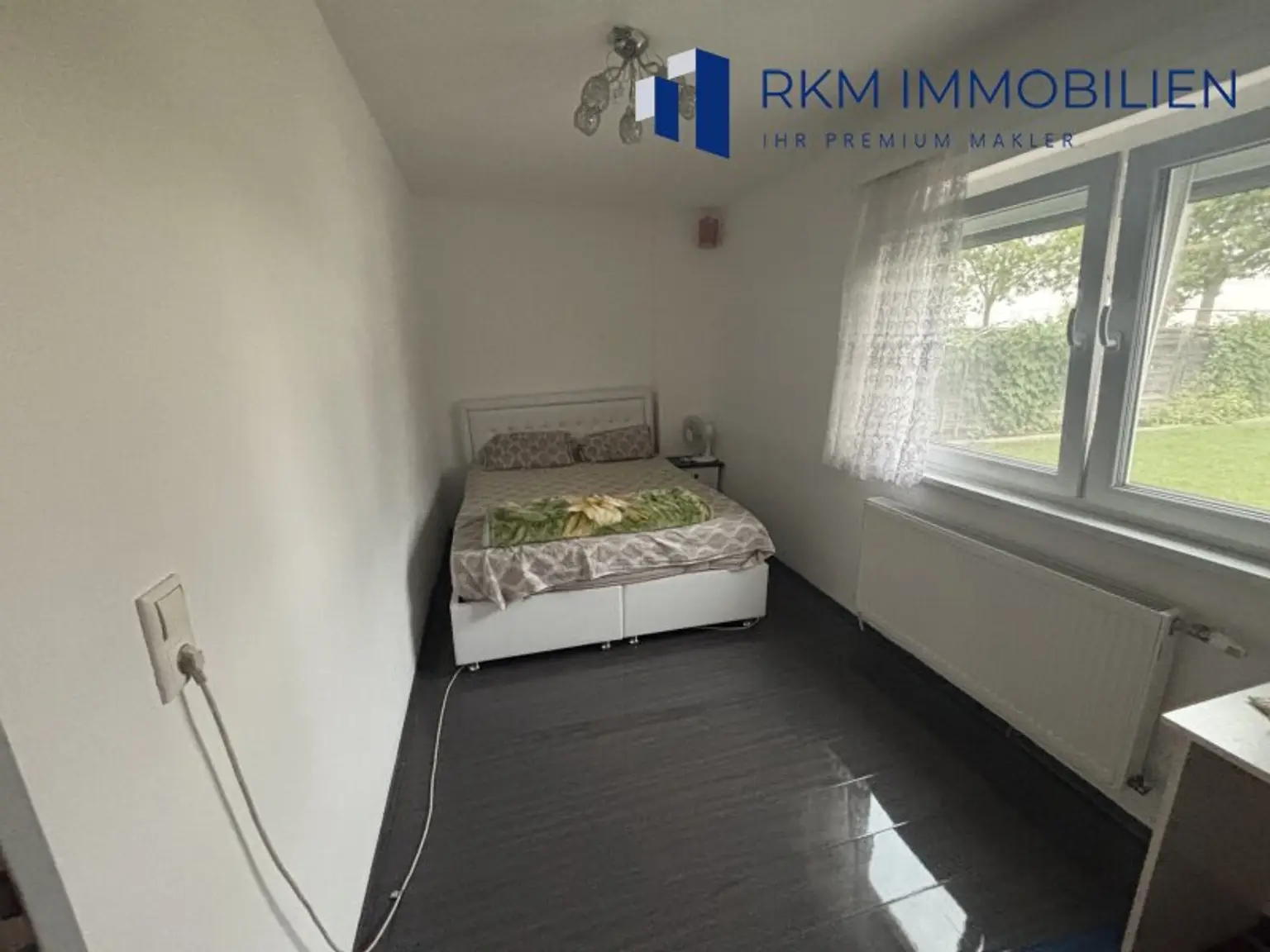 Schlafzimmer 1